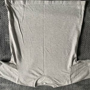 Men’s medium Uniqlo t- shirt